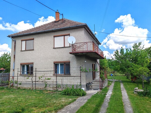 Rodinný dom so záhradou na predaj v Kameničnej