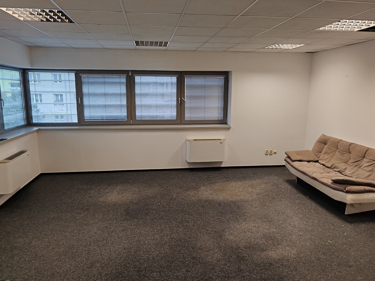 Väčšia kancelária na prenájom v Komárne