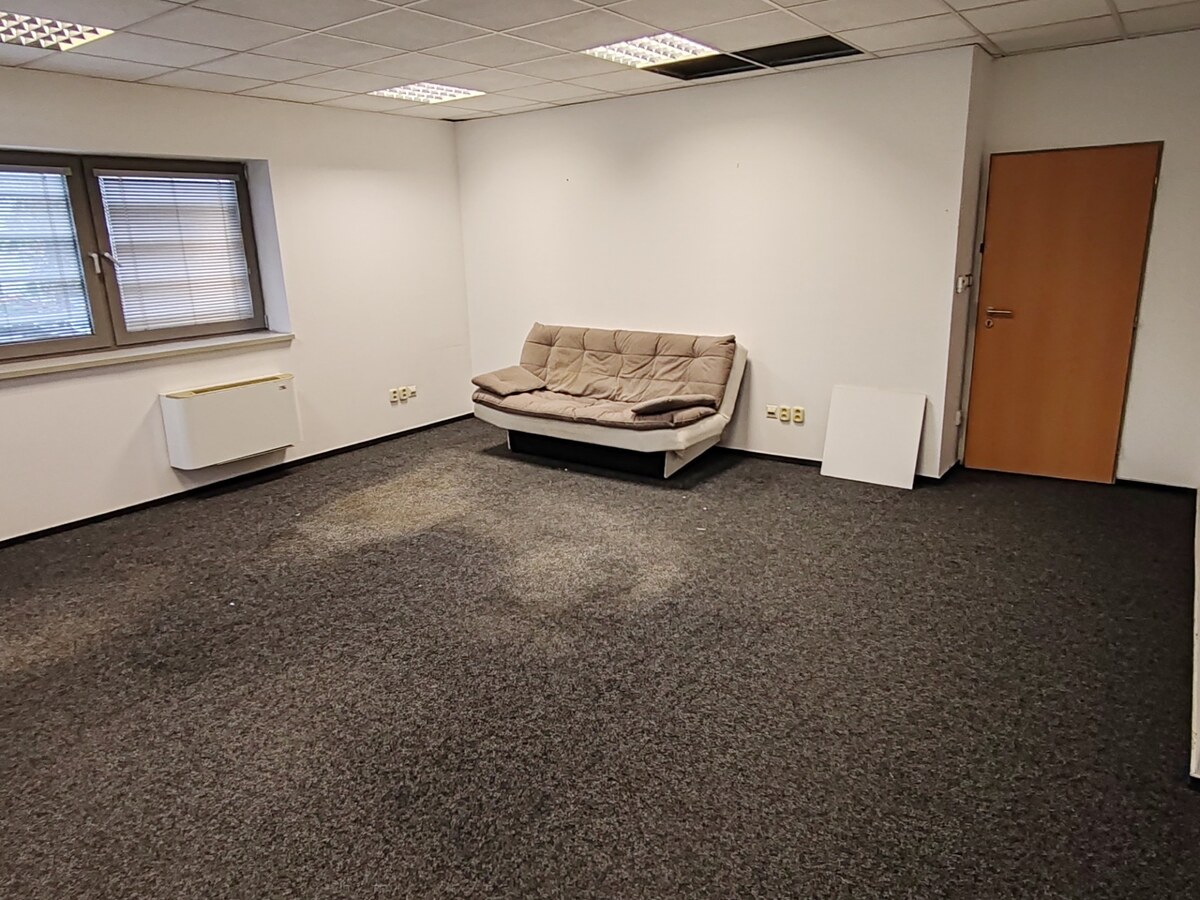 Väčšia kancelária na prenájom v Komárne — foto 2