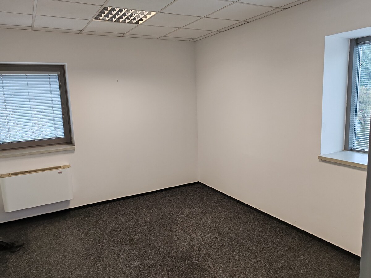 Väčšia kancelária na prenájom v Komárne — foto 4