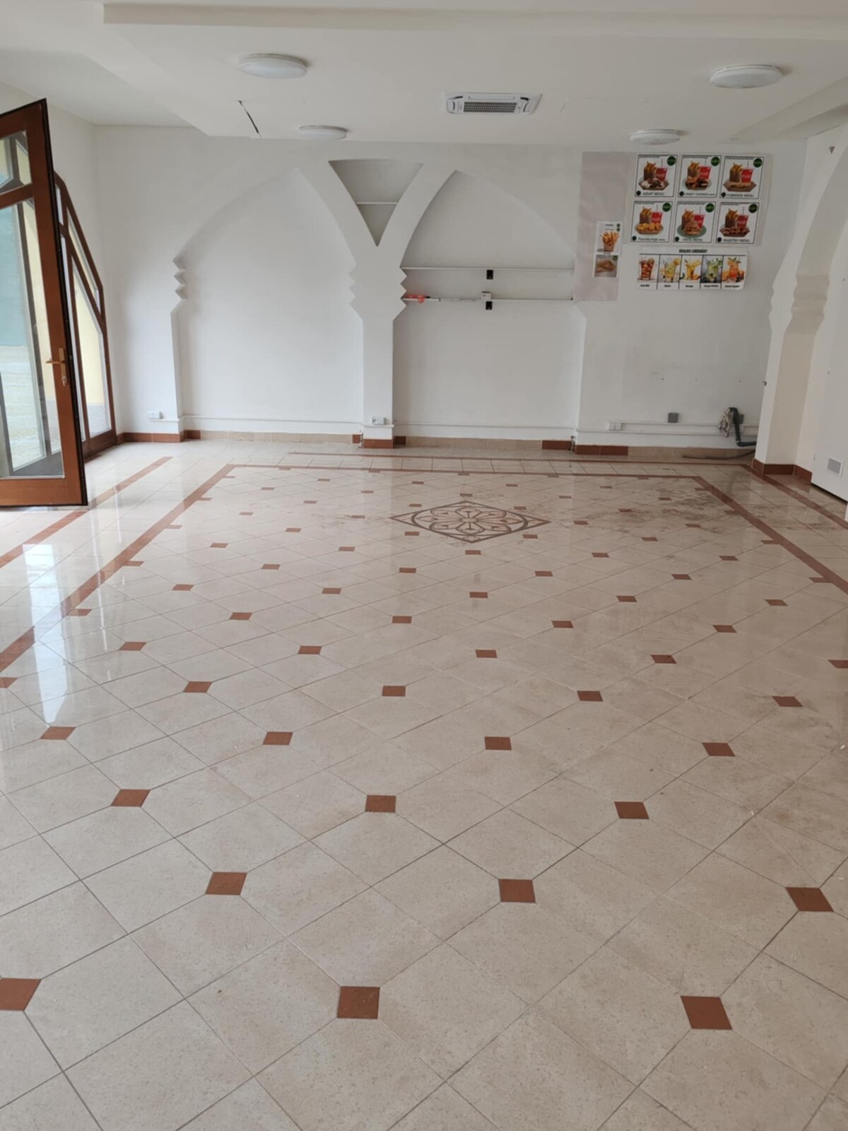 Komerčný priestor na prenájom na Nádvorí Európy — foto 5