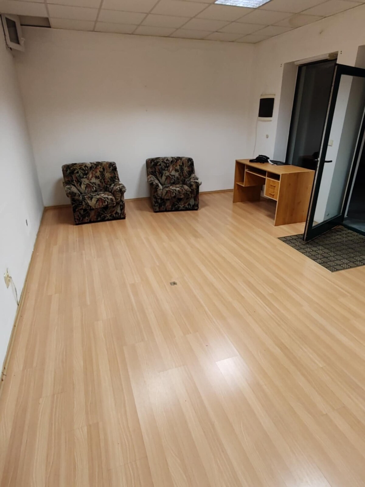 Komerčný priestor v centre Komárna na prenájom — foto 2