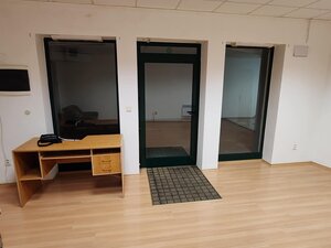 Komerčný priestor v centre Komárna na prenájom — foto 4