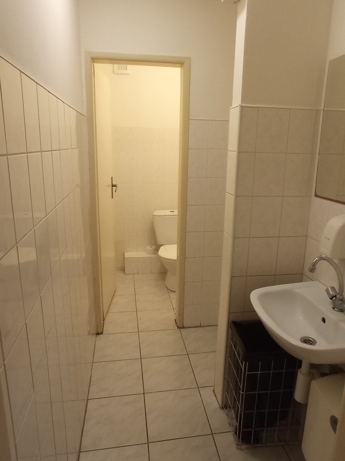 Komerčný priestor v centre Komárna na prenájom — foto 8