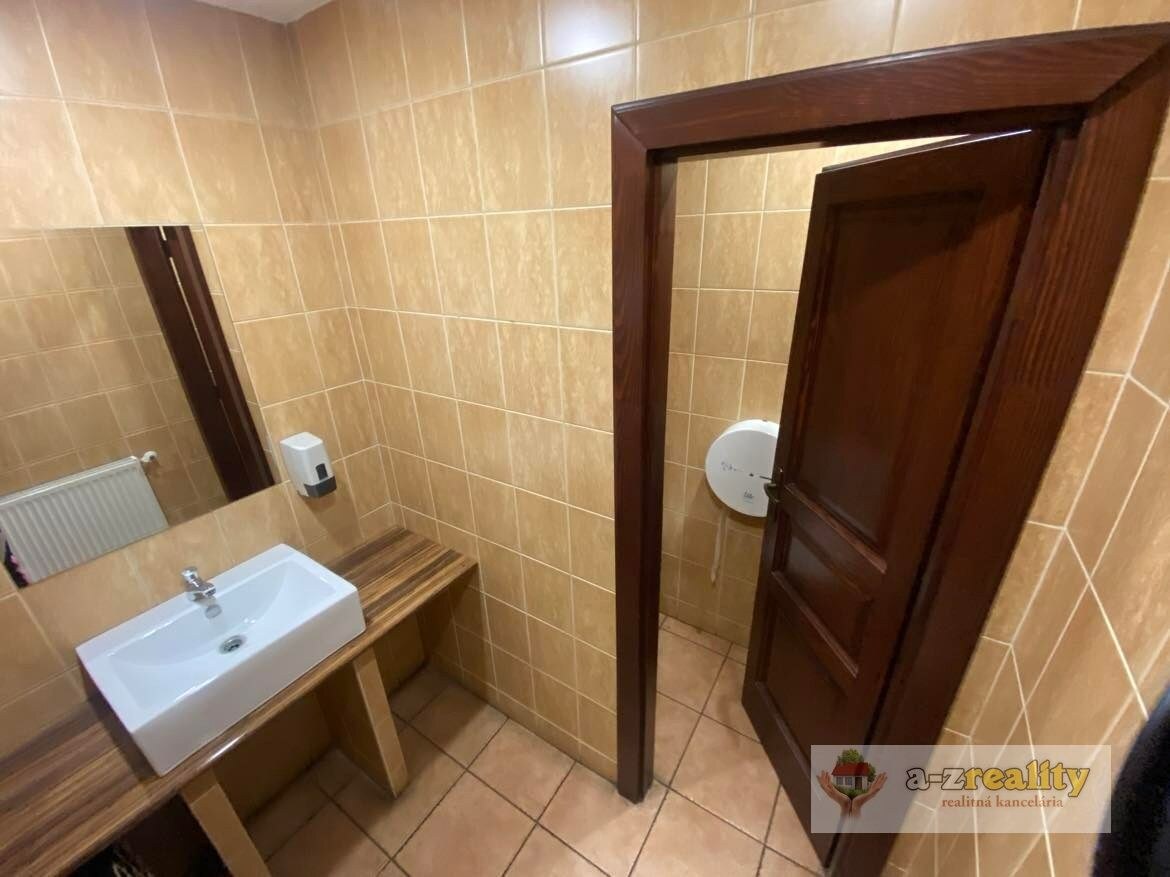Polyfunkčná budova v Komárne na predaj! — foto 8