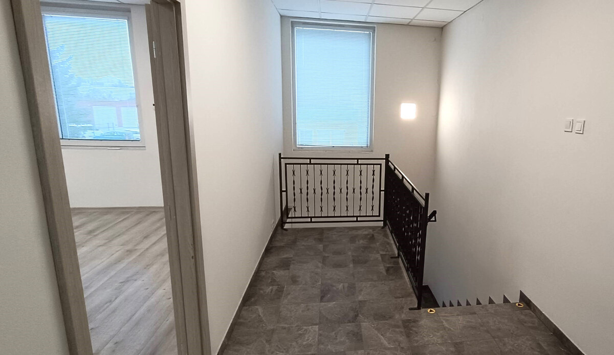 EXKLUZÍVNY PRENÁJOM – IDEÁLNE SÍDLO PRE VAŠU FIRMU V NOVÝCH ZÁMKOCH — foto 6