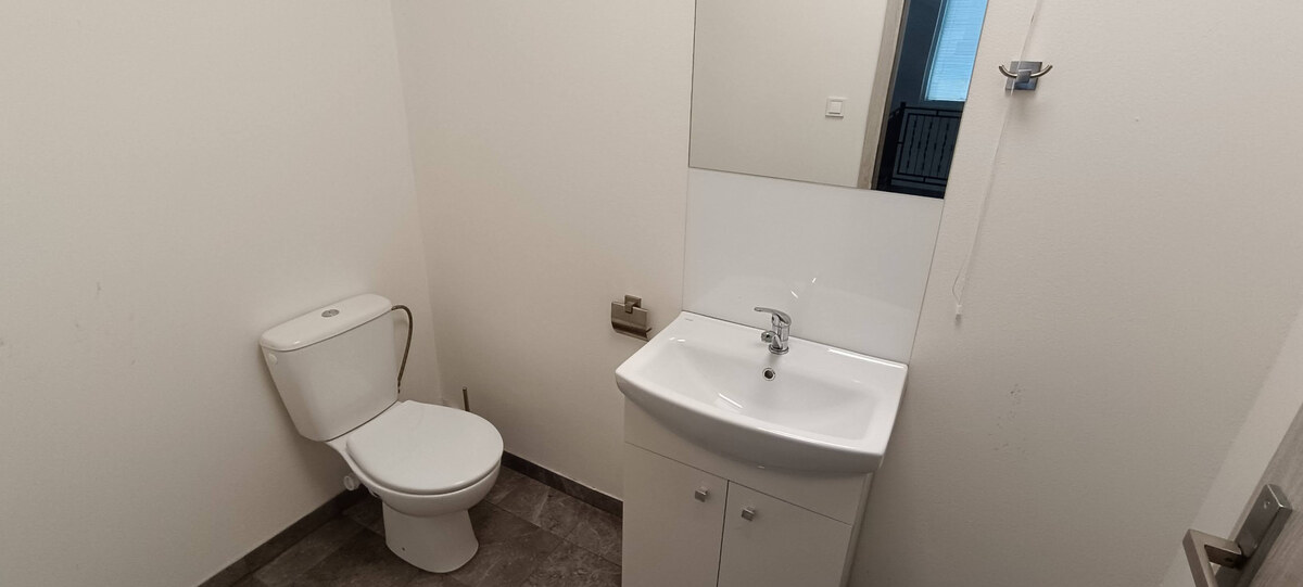 EXKLUZÍVNY PRENÁJOM – IDEÁLNE SÍDLO PRE VAŠU FIRMU V NOVÝCH ZÁMKOCH — foto 7