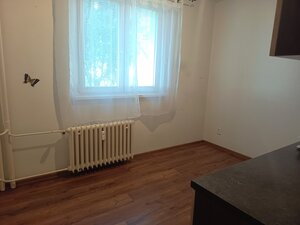 Na prenájom nezariadený 1 izbový byt v Nových Zámkoch — foto 2
