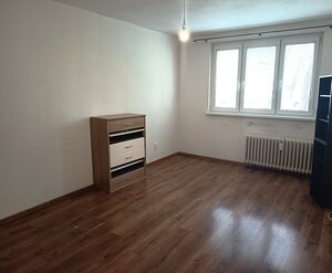 Na prenájom nezariadený 1 izbový byt v Nových Zámkoch — foto 3