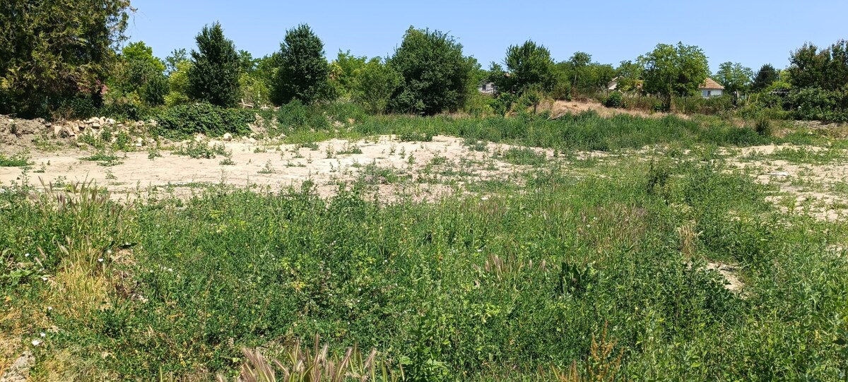 Na predaj 2 pozemky s projektami RD v obci Čechy