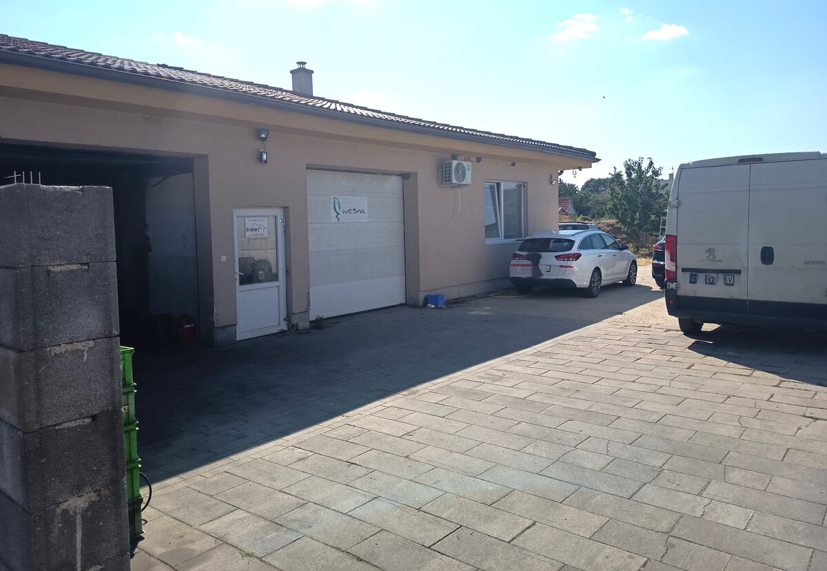 Na predaj veľký rodinný dom s dielňami v obci Dvory nad Žitavou — foto 4