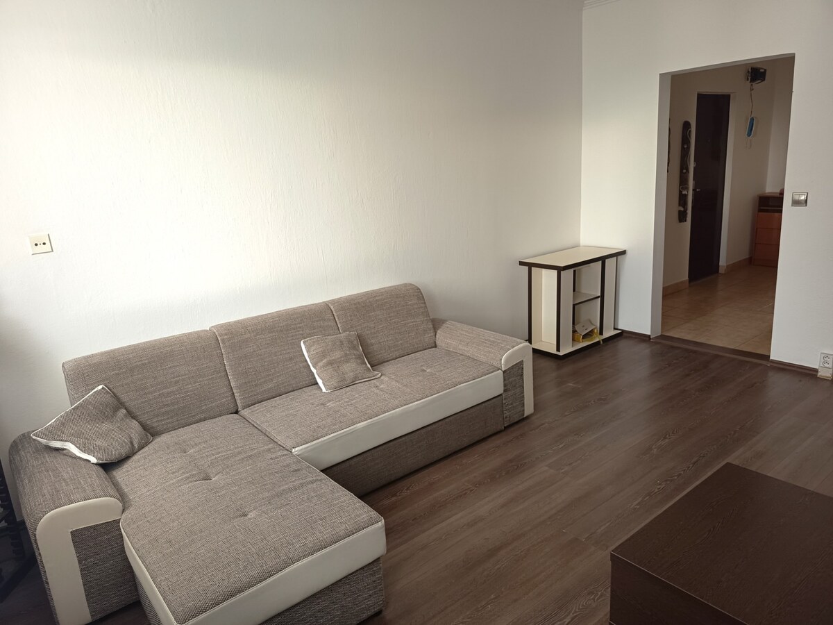 Na prenájom zariadený 3 izb. byt s loggiou v Nových Zámkoch — foto 2