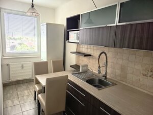 Na prenájom zariadený 3 izb. byt s loggiou v Nových Zámkoch — foto 3