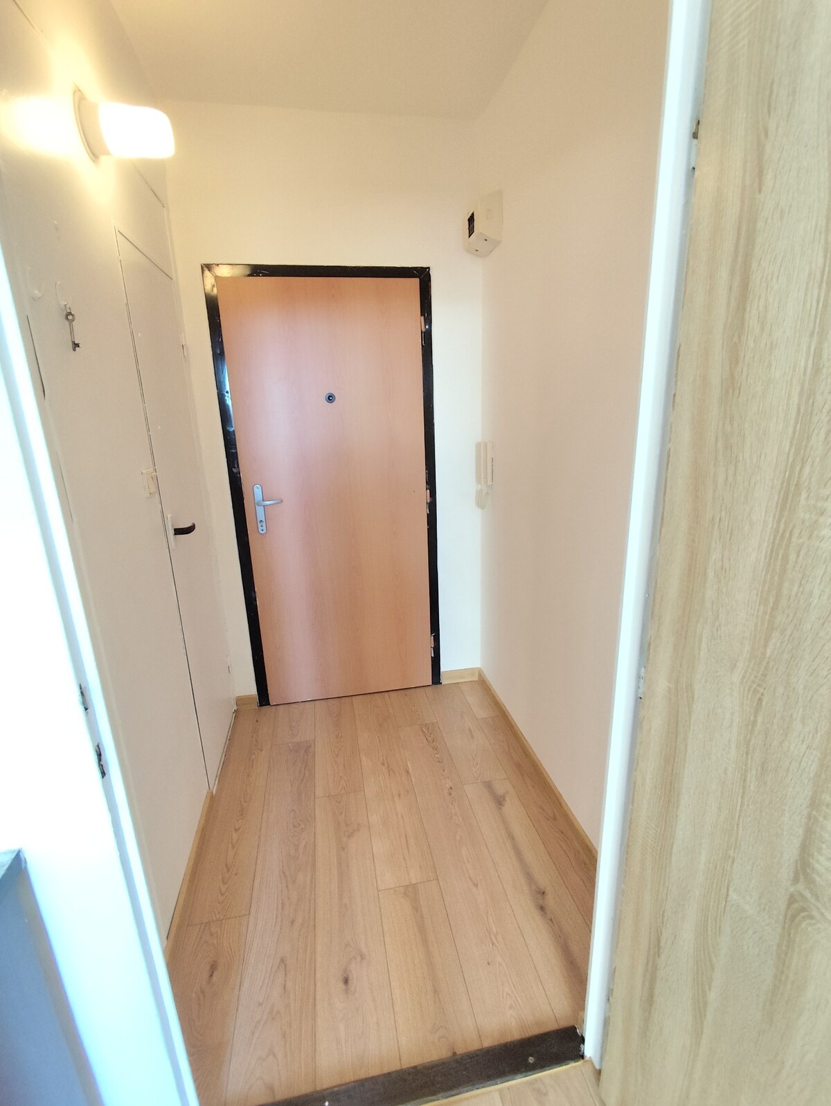 Na prenájom 1-izbový byt - Nové Zámky — foto 8