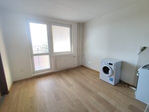 Na prenájom 1-izbový byt - Nové Zámky — foto 3