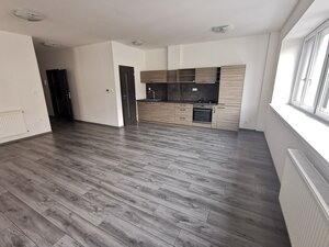 Ponúkame na prenájom 2-izbový byt - Nové Zámky — foto 1