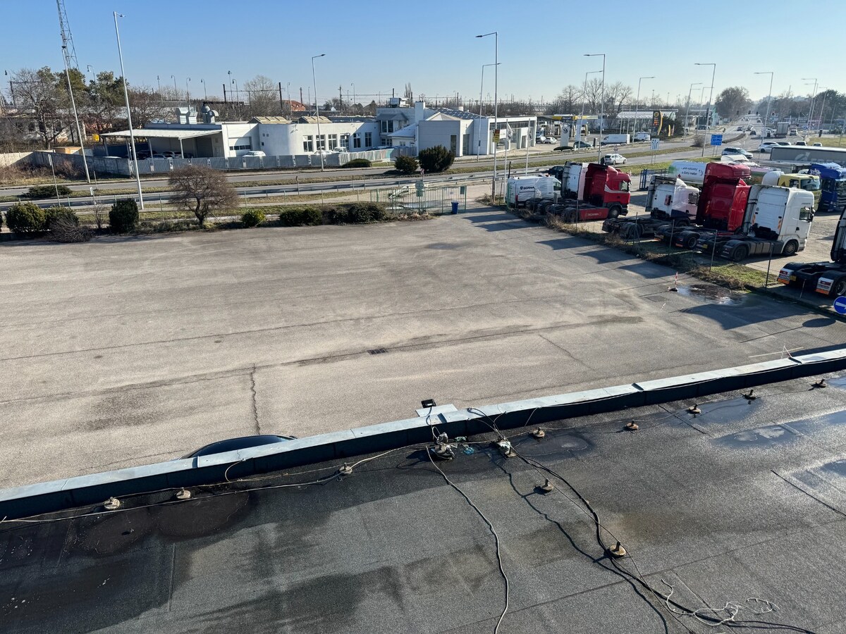 Na PREDAJ Väčší podnikateľský AREÁL bývalej STK +poz.3350m2 Nové Zámky — foto 17