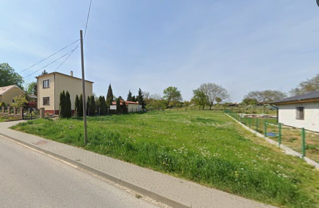 Na PREDAJ výborný stavebný pozemok 924m2 Pri Podhájskej -BARDOŇOVO ***
