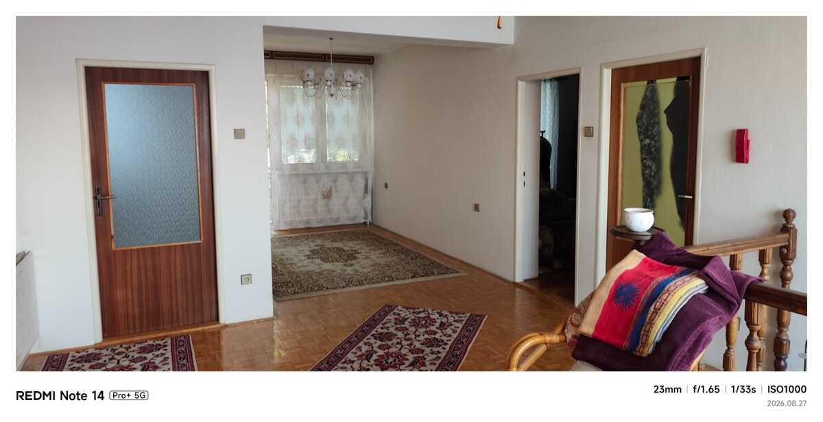 Priestranný 5-izbový rodinný dom s garážou a veľkým potenciálom — foto 10