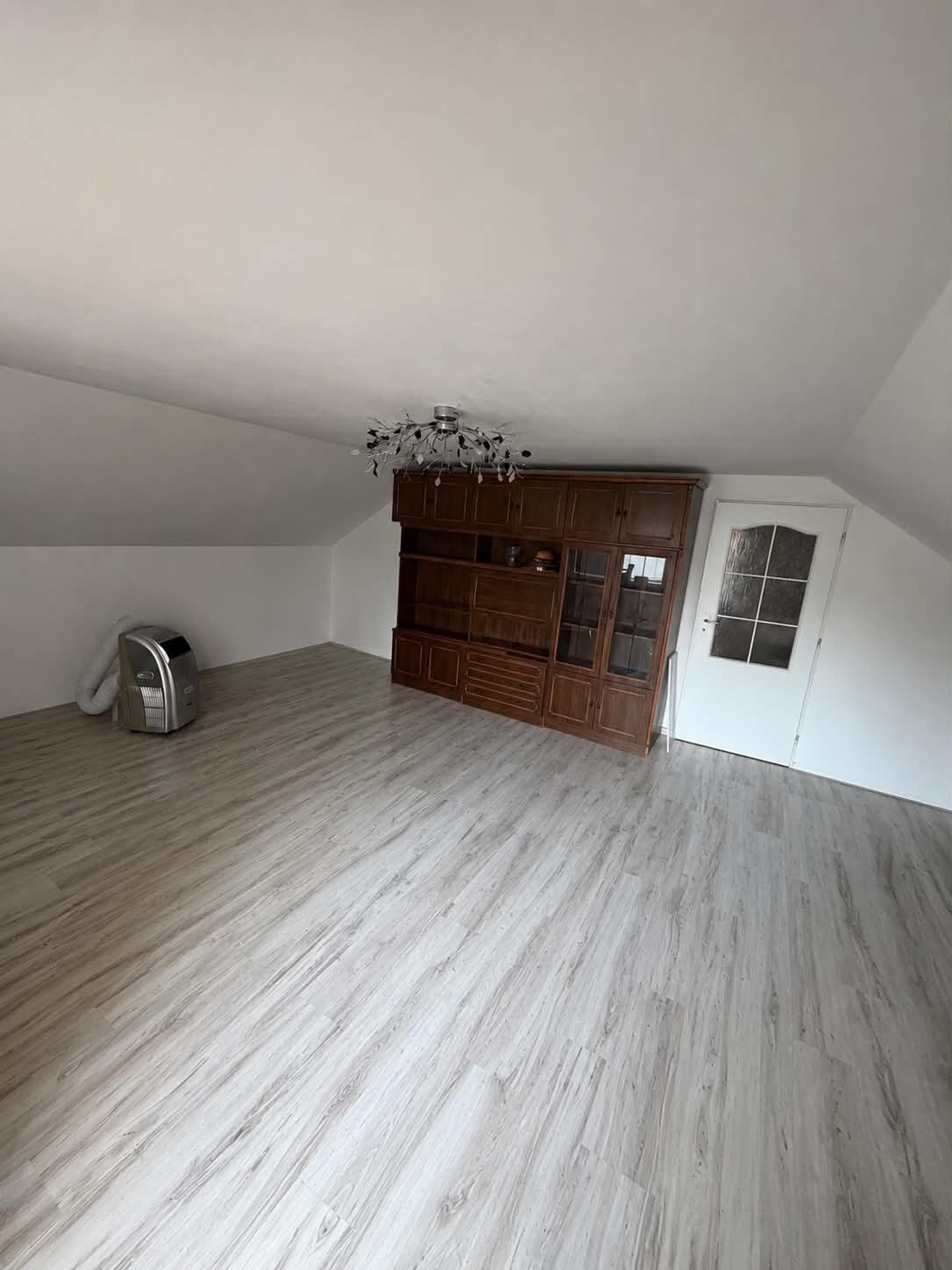 NA PREDAJ 6 izbový poschod. rodinný dom vo výbornej časti mesta Šurany — foto 11