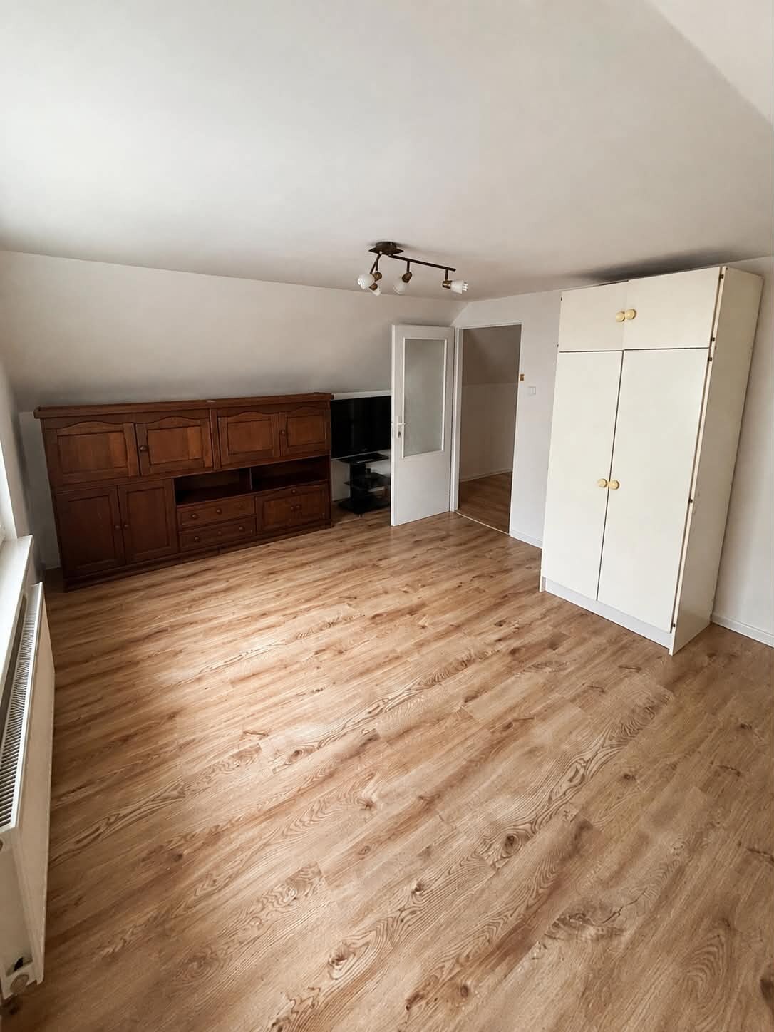NA PREDAJ 6 izbový poschod. rodinný dom vo výbornej časti mesta Šurany — foto 12