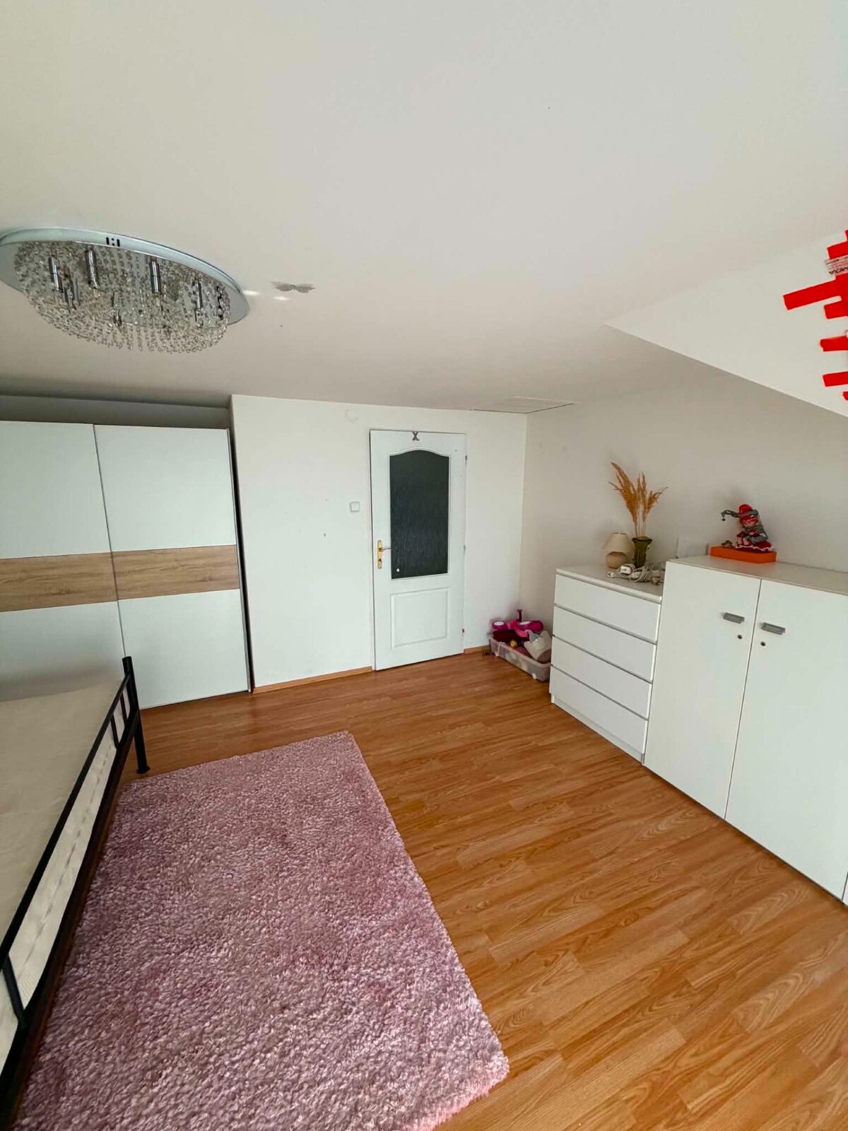 NA PREDAJ 6 izbový poschod. rodinný dom vo výbornej časti mesta Šurany — foto 15