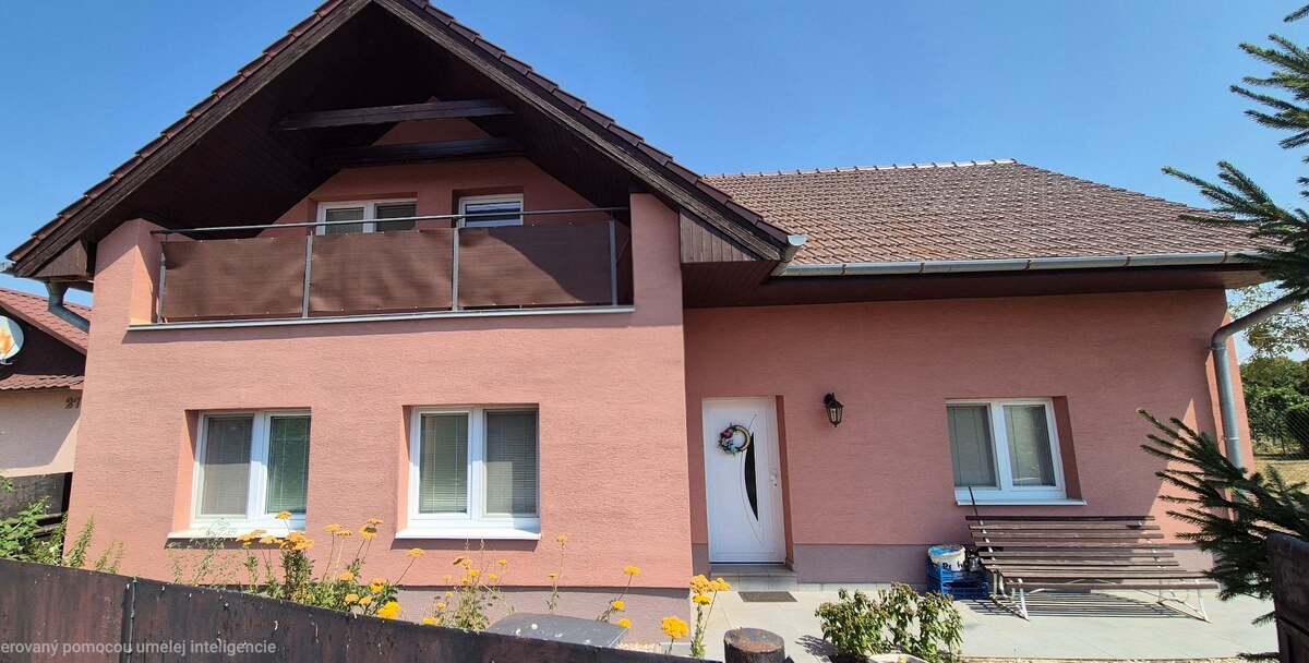 NA PREDAJ 6 izbový poschod. rodinný dom vo výbornej časti mesta Šurany — foto 2