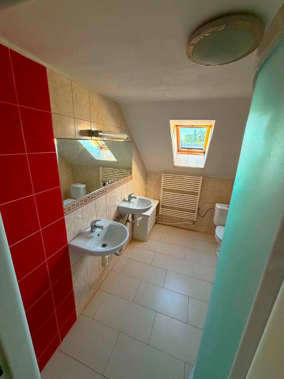NA PREDAJ 6 izbový poschod. rodinný dom vo výbornej časti mesta Šurany — foto 7