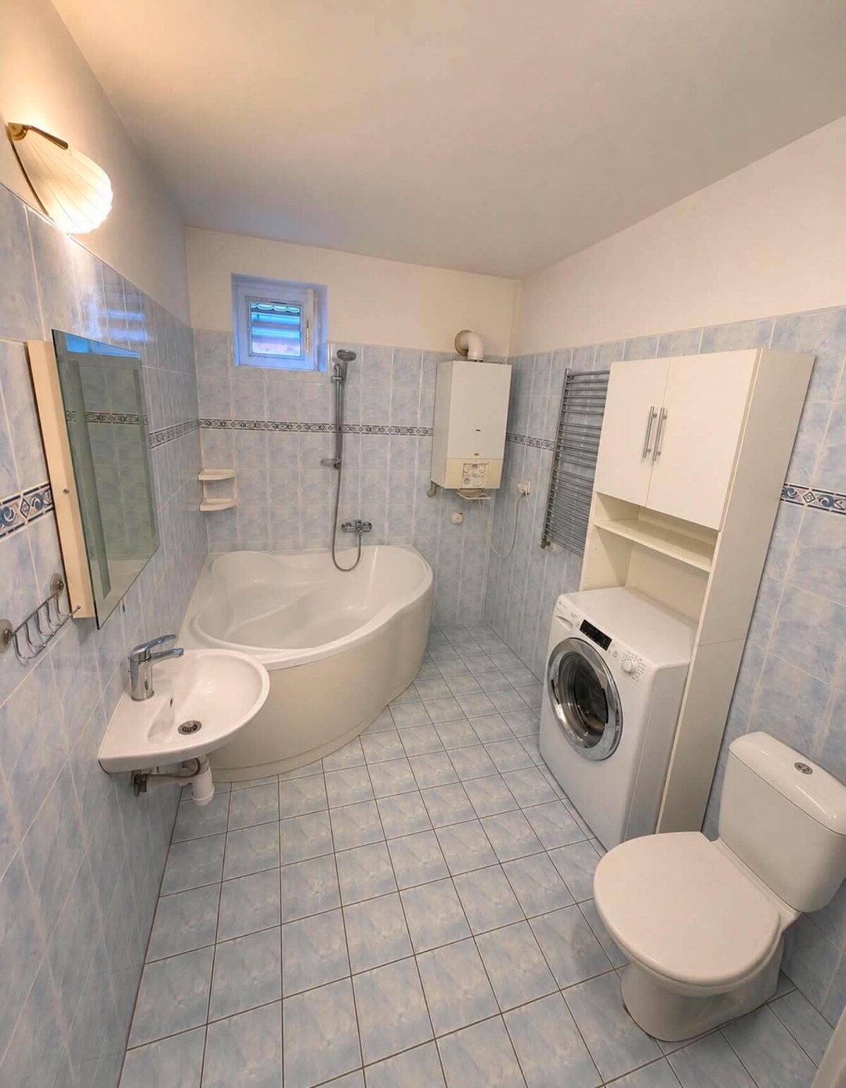 NA PREDAJ 6 izbový poschod. rodinný dom vo výbornej časti mesta Šurany — foto 9