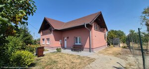 NA PREDAJ 6 izbový poschod. rodinný dom vo výbornej časti mesta Šurany — foto 1