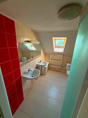 NA PREDAJ 6 izbový poschod. rodinný dom vo výbornej časti mesta Šurany — foto 7