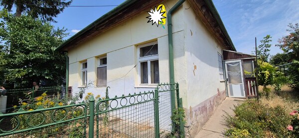 Rezervované *Na PREDAJ rod.dom s 2 bytovými jednotkami TVRDOŠOVCE