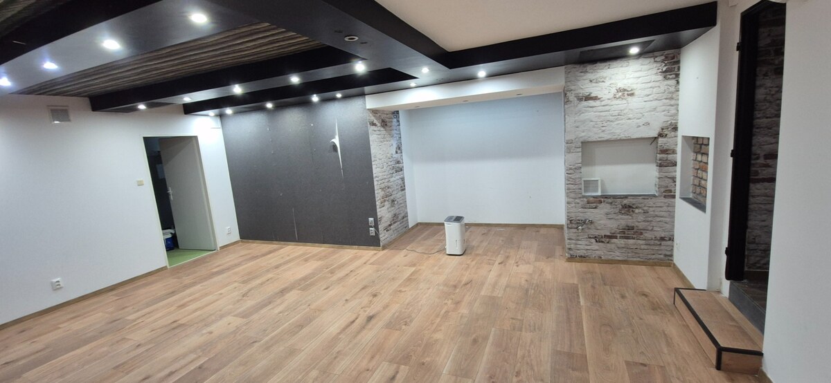 Suterénny obchodný priestor v centre Nových Zámkov — foto 2