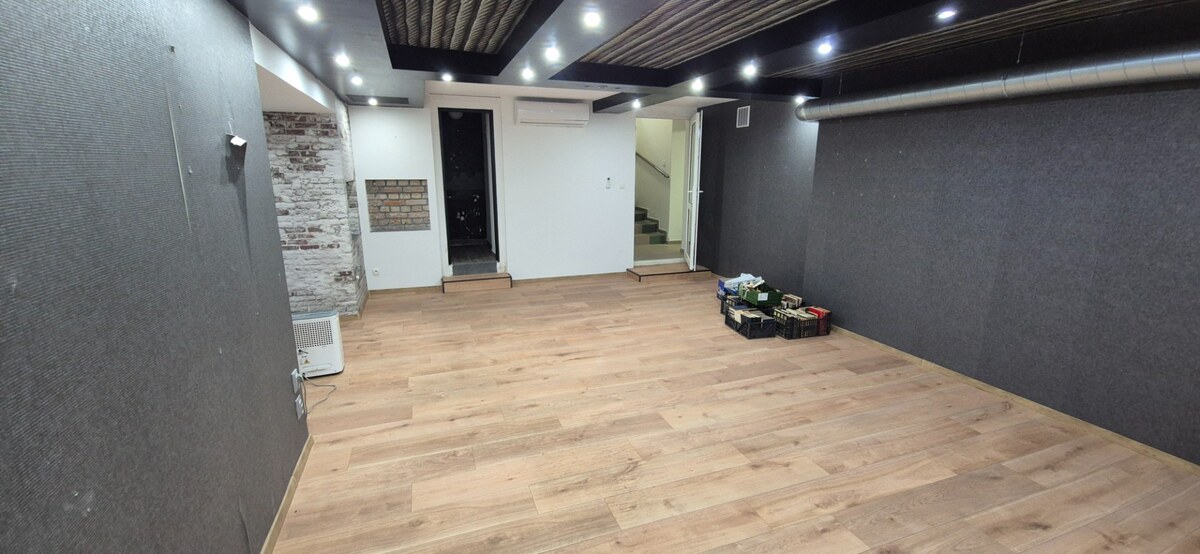 Suterénny obchodný priestor v centre Nových Zámkov — foto 6