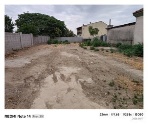 Na predaj vyčistený stavebný pozemok s betónovým oplotením — foto 1