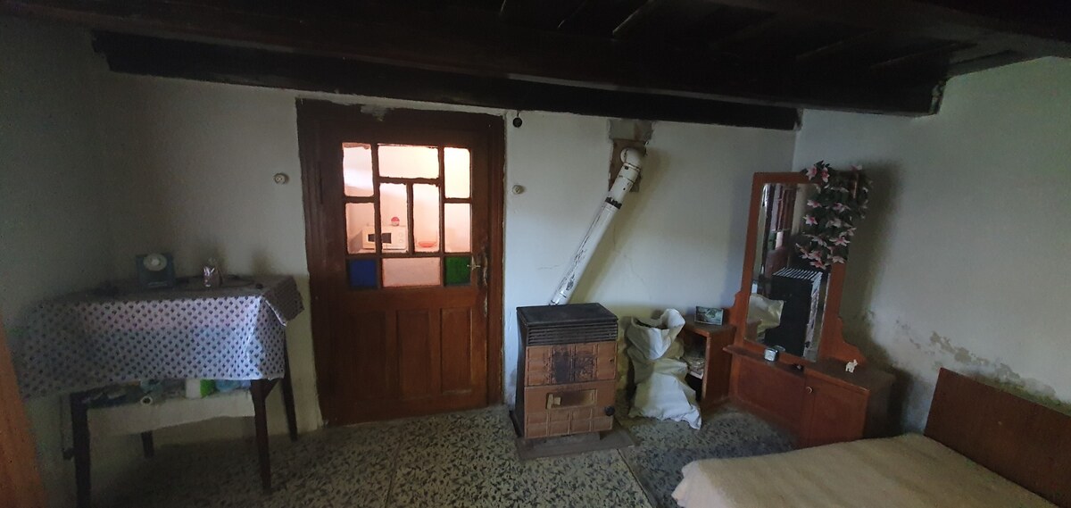 Na predaj sedliacky dom 2+1 poz.1420 m2, 65 km od Balatonu - Csetény — foto 11
