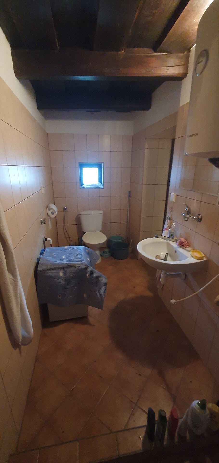 Na predaj sedliacky dom 2+1 poz.1420 m2, 65 km od Balatonu - Csetény — foto 4