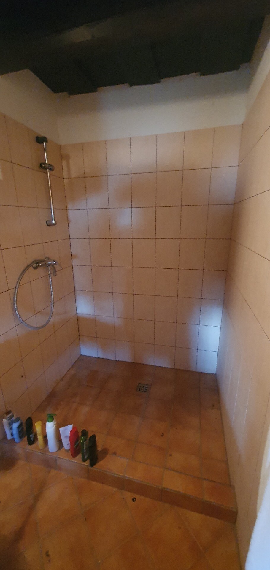 Na predaj sedliacky dom 2+1 poz.1420 m2, 65 km od Balatonu - Csetény — foto 5