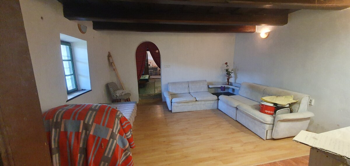 Na predaj sedliacky dom 2+1 poz.1420 m2, 65 km od Balatonu - Csetény — foto 8