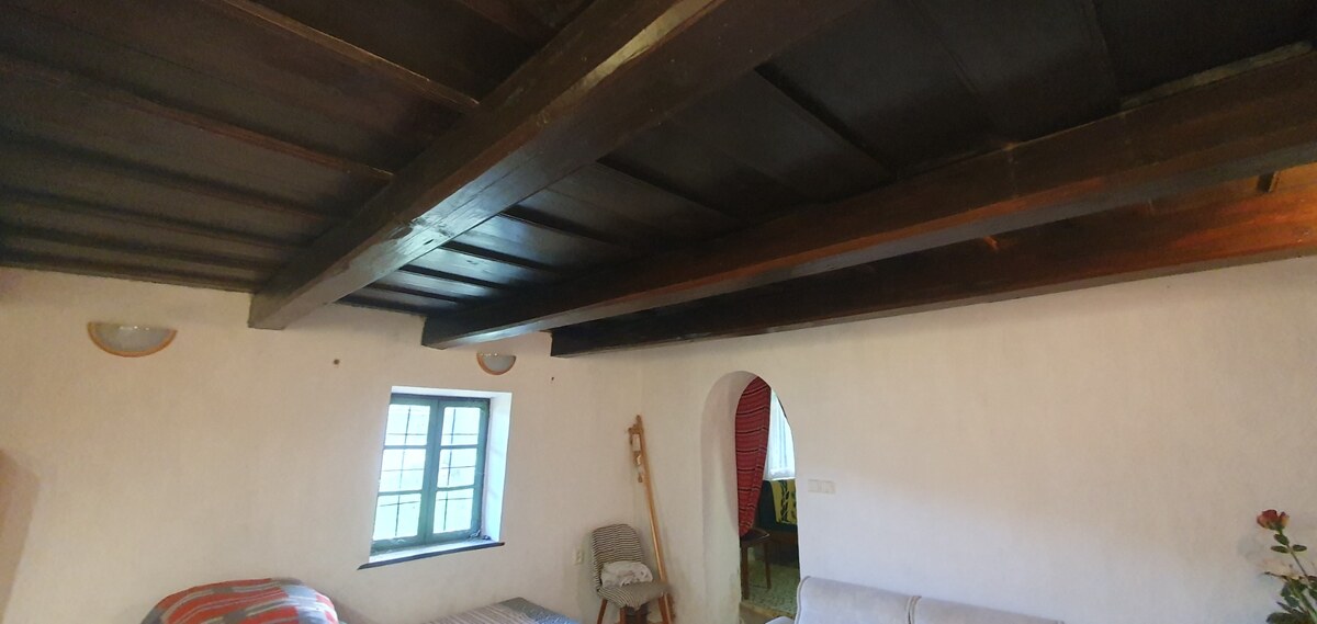 Na predaj sedliacky dom 2+1 poz.1420 m2, 65 km od Balatonu - Csetény — foto 9