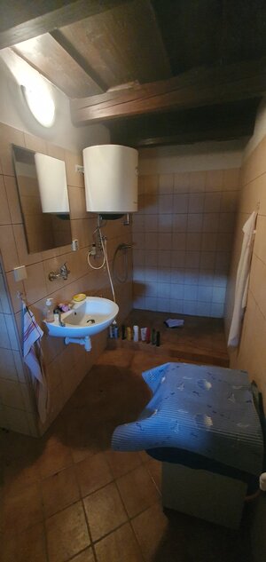 Na predaj sedliacky dom 2+1 poz.1420 m2, 65 km od Balatonu - Csetény — foto 6