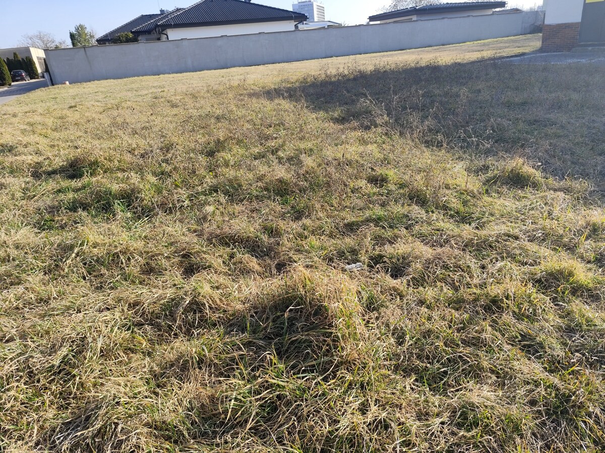 Znížená cena! Na predaj stavebný pozemok - Nové Zámky — foto 2