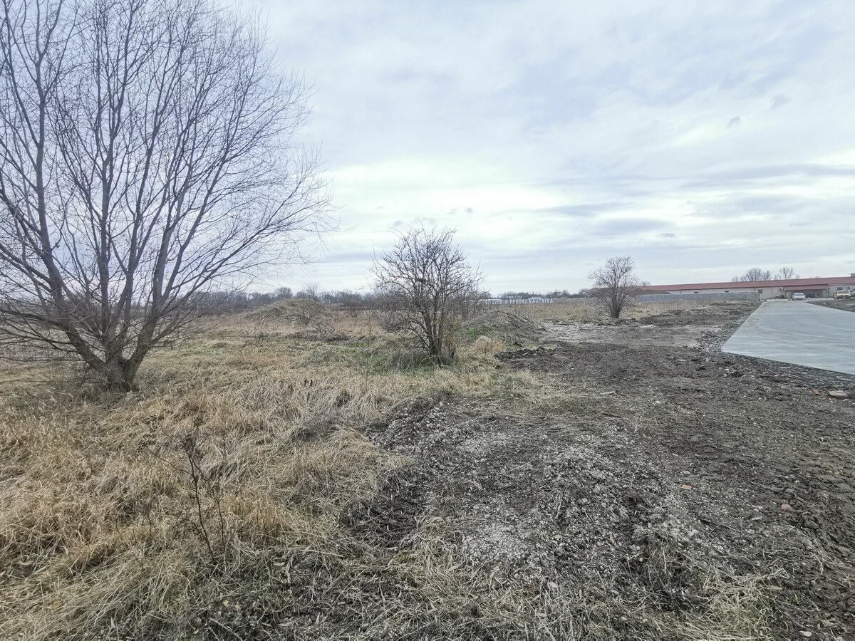 Ponúkame na predaj stavebný pozemok v Úľanoch nad Žitavou — foto 2