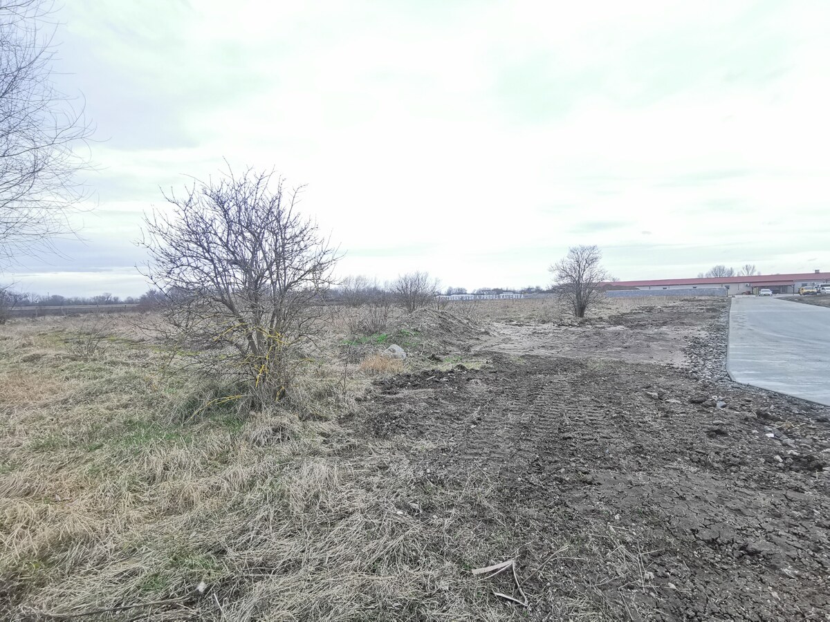 Ponúkame na predaj stavebný pozemok v Úľanoch nad Žitavou — foto 3