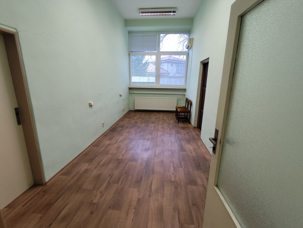 Na prenájom kancelársky priestor - Nové Zámky — foto 2