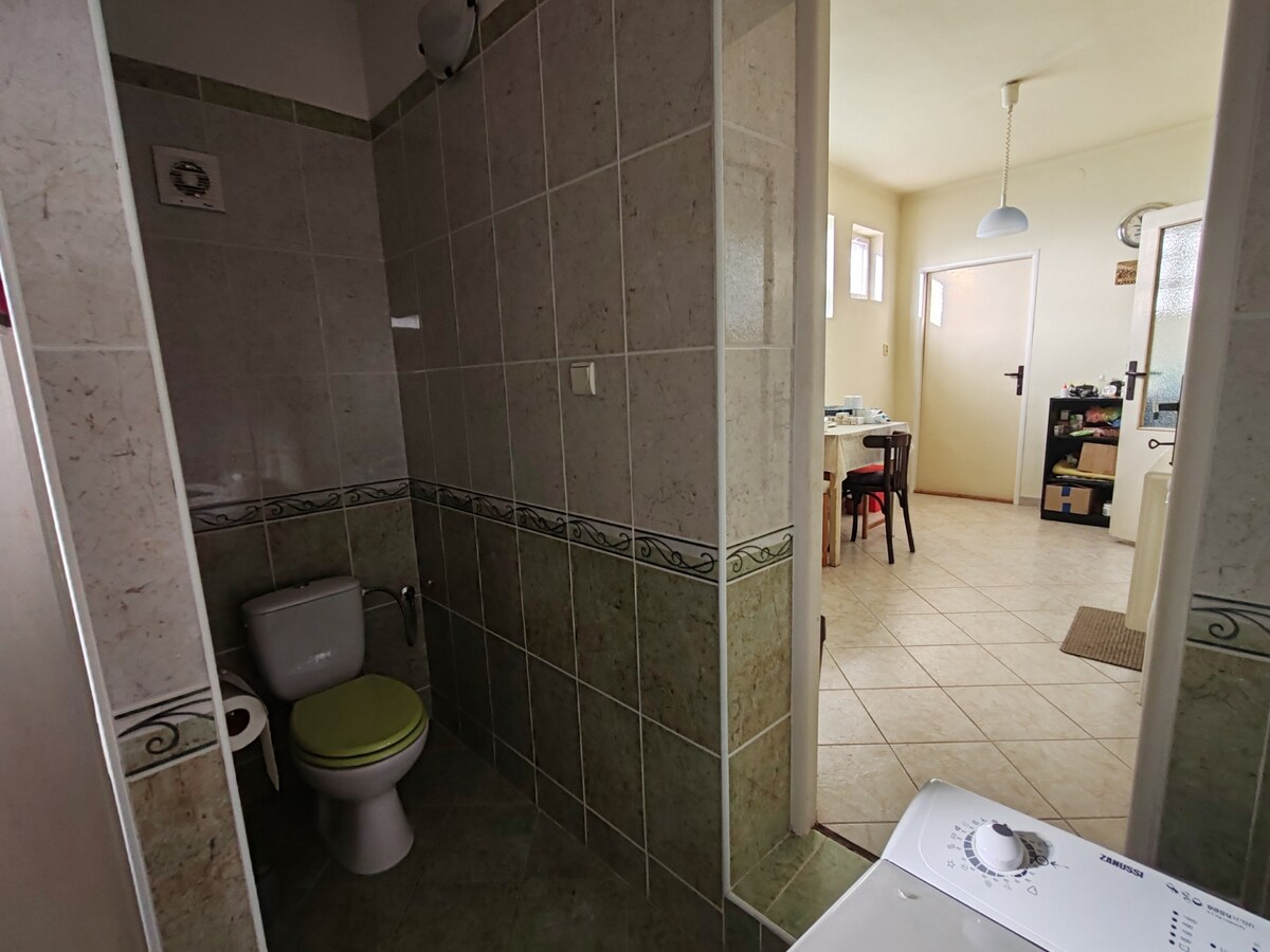 Na predaj slušný 5 izbový rodinný dom v obci Bruty s pozemkom 2425m2 — foto 10
