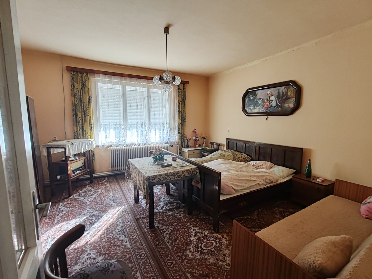 Na predaj slušný 5 izbový rodinný dom v obci Bruty s pozemkom 2425m2 — foto 13