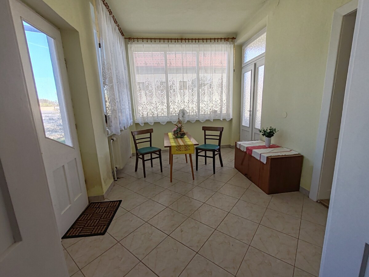 Na predaj slušný 5 izbový rodinný dom v obci Bruty s pozemkom 2425m2 — foto 18