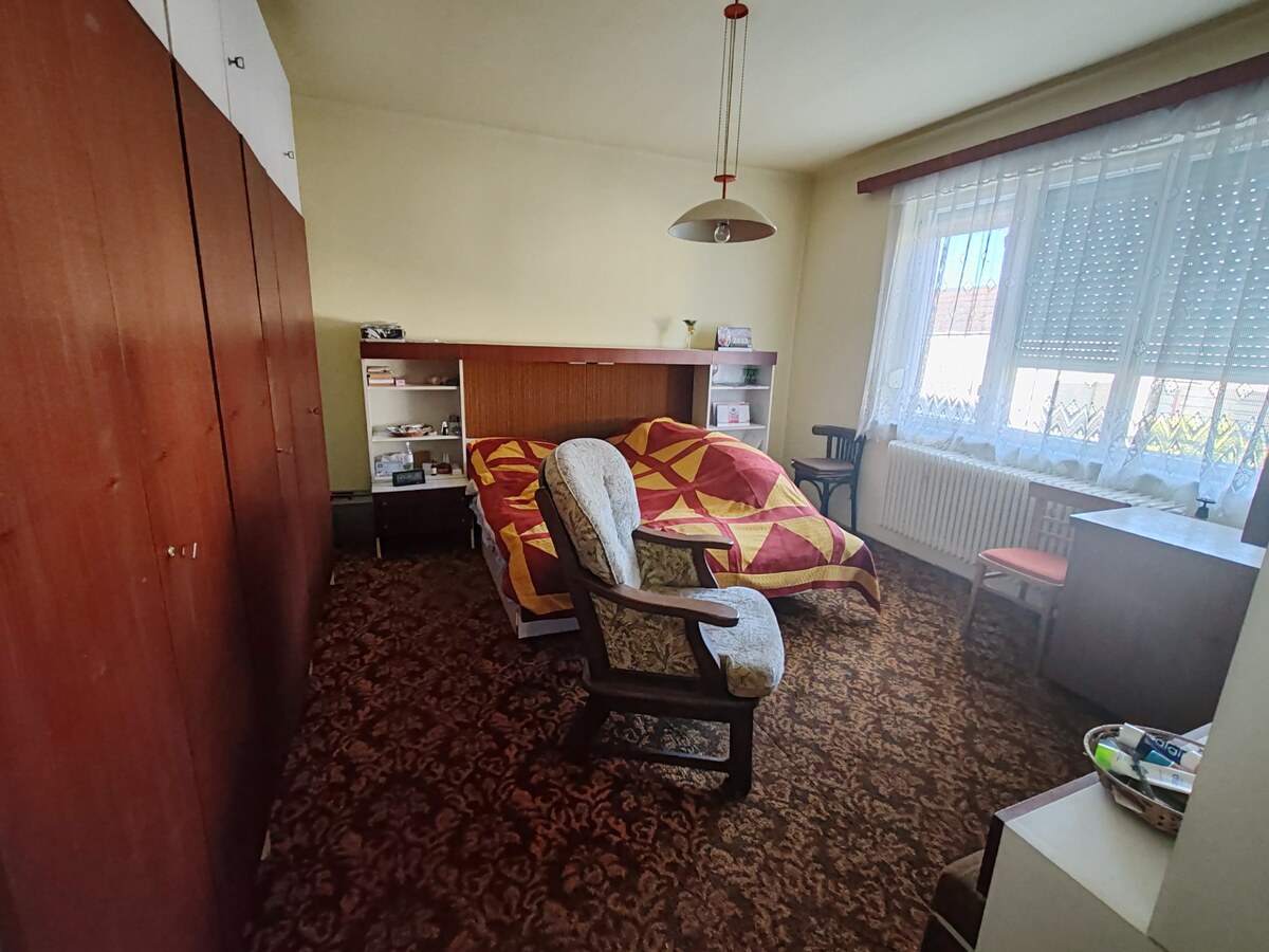 Na predaj slušný 5 izbový rodinný dom v obci Bruty s pozemkom 2425m2 — foto 7