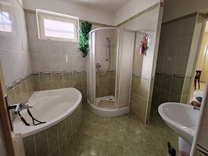 Na predaj slušný 5 izbový rodinný dom v obci Bruty s pozemkom 2425m2 — foto 12